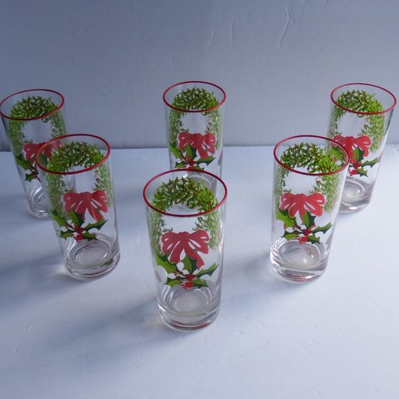 Set of 6 Holiday Wreath/Holly Themed Glasses - Picture 3 of 5